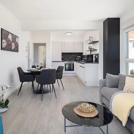 Tt With Sea View And Private Parking Apartamento Makarska