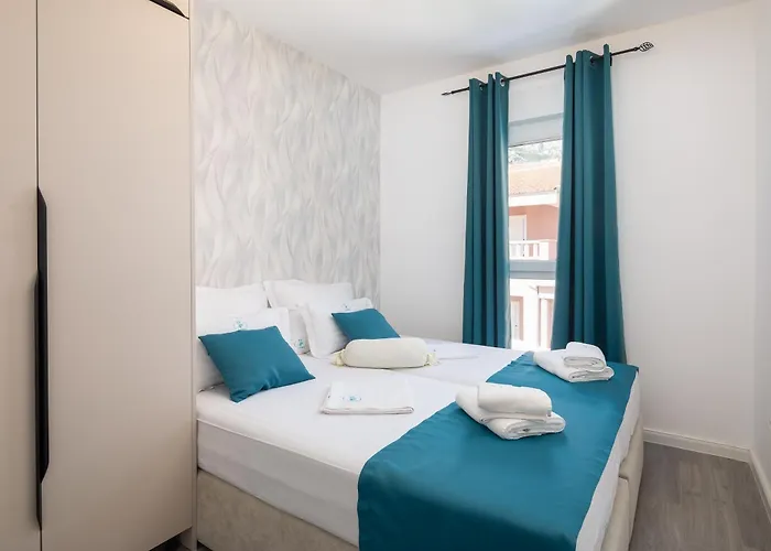 Tt With Sea View And Private Parking