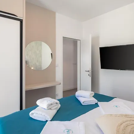 Tt With Sea View And Private Parking Apartment Makarska