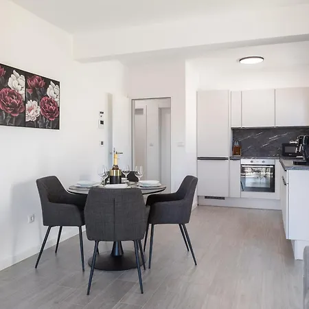 Tt With Sea View And Private Parking Apartment